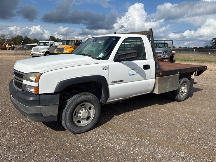 2006-chevrolet-2500hd-image-1