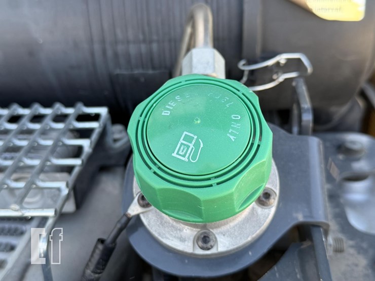 2017-deere-331g-image-28