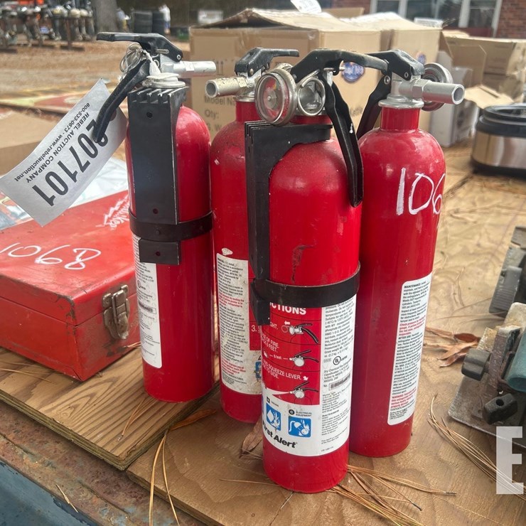 LOT OF FIRE EXTINGUISHERS
