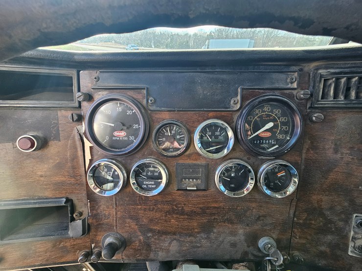 peterbilt-379-image-83