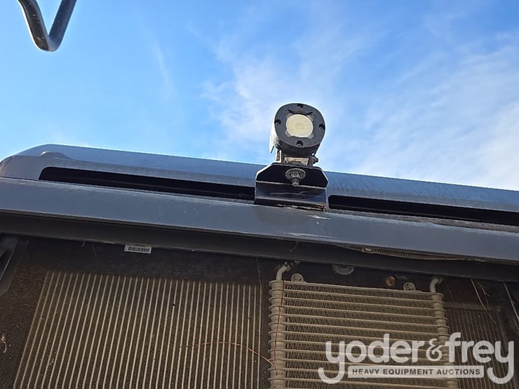 2021-case-cx210-lc-image-102