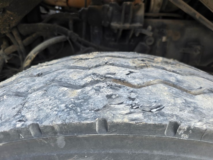 2005-peterbilt-320-image-56