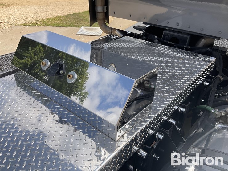 2017-kenworth-w900l-image-19