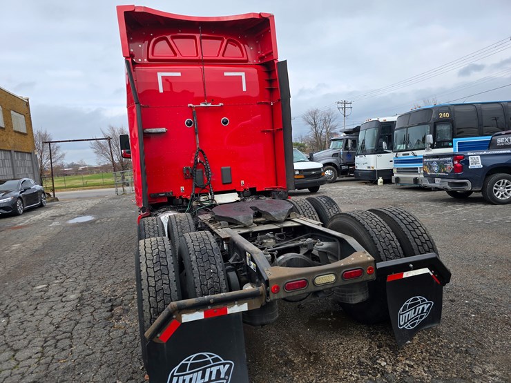 2017-peterbilt-579-image-18