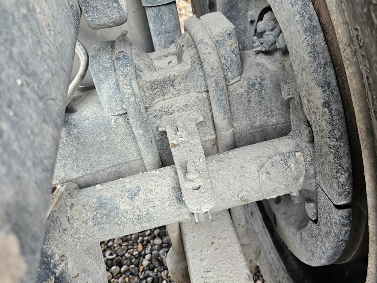 freightliner-columbia-112-image-95