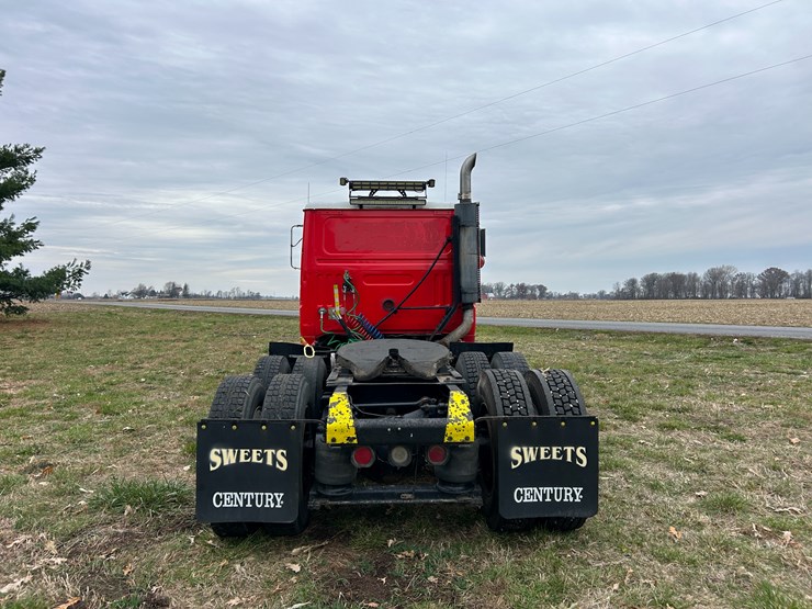 #95-•-volvo-semi-image-4