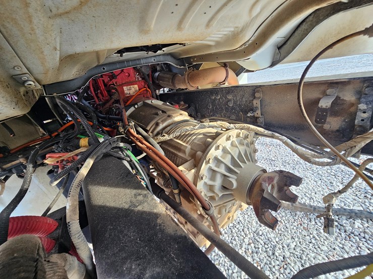 2019-freightliner-m2-106-image-47