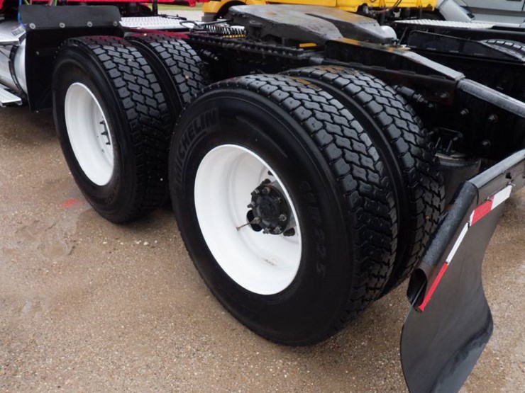 freightliner-cascadia-126-image-14