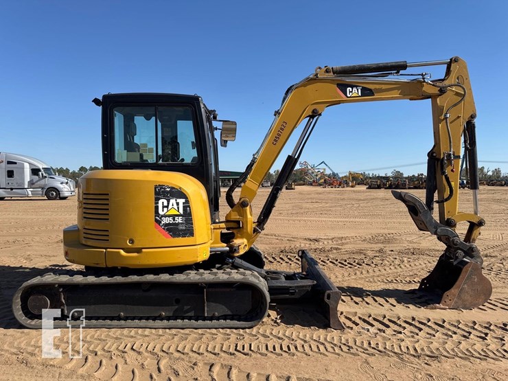 2019-caterpillar-305.5e2-cr-image-5