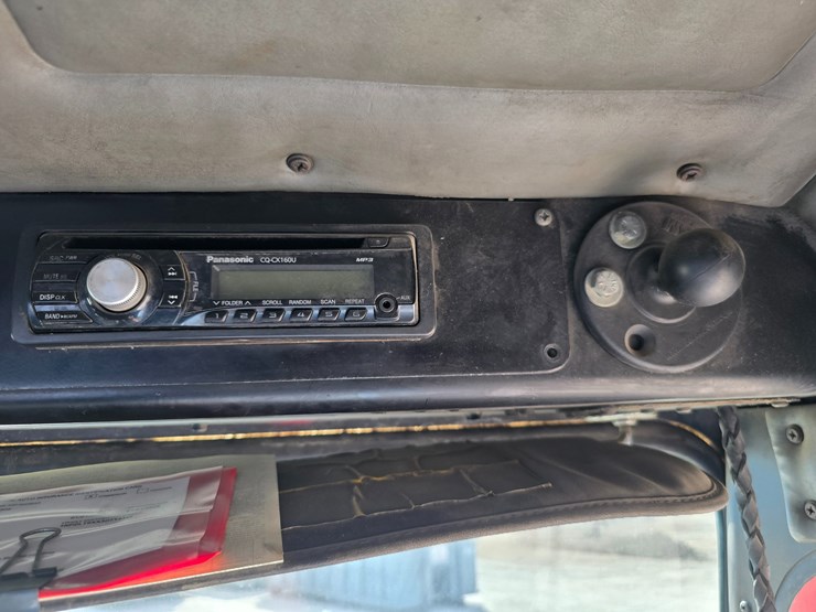 2003-peterbilt-320-image-69