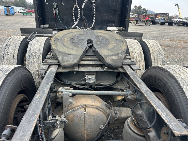 2005-kenworth-w900l-image-9