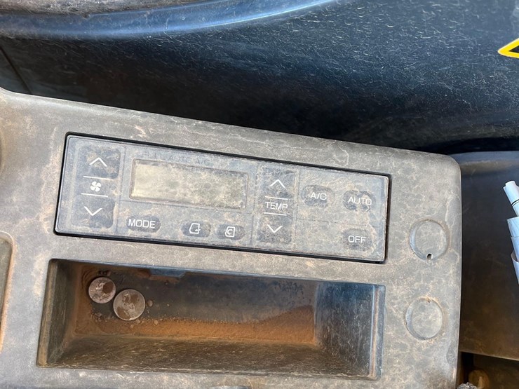 2005-john-deere-330cl-image-22