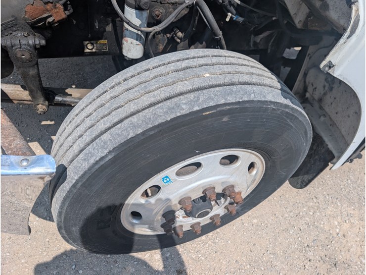 peterbilt-335-image-15