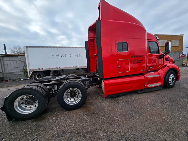 2017-peterbilt-579-image-29