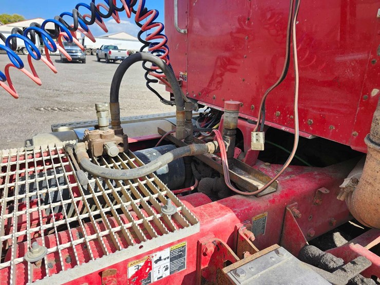 2011-kenworth-t800-image-12