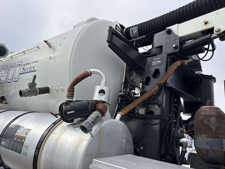 2007-international-7600-image-18