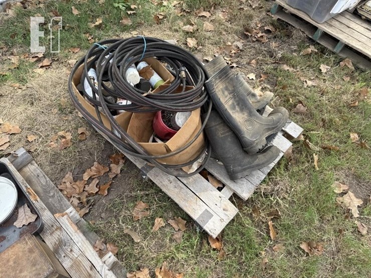 water-hose-&-hand-tools-&-rubber-boots-image-1