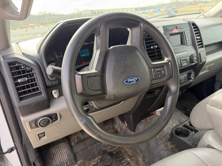2019-ford-f150-xl-image-16