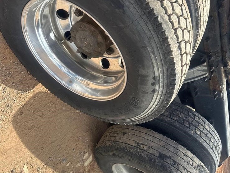 2016-peterbilt-579-image-9