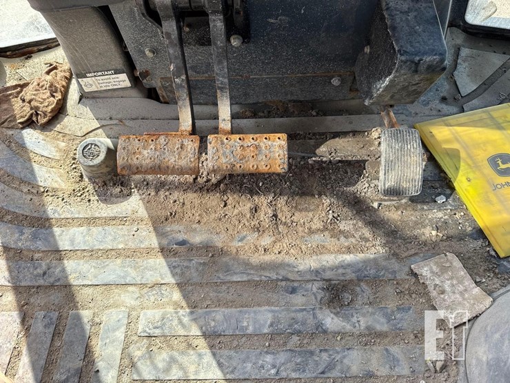 2010-deere-310j-image-33