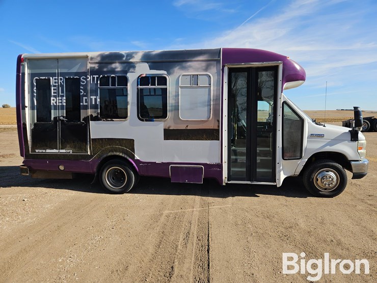 2010-ford-e450-image-4