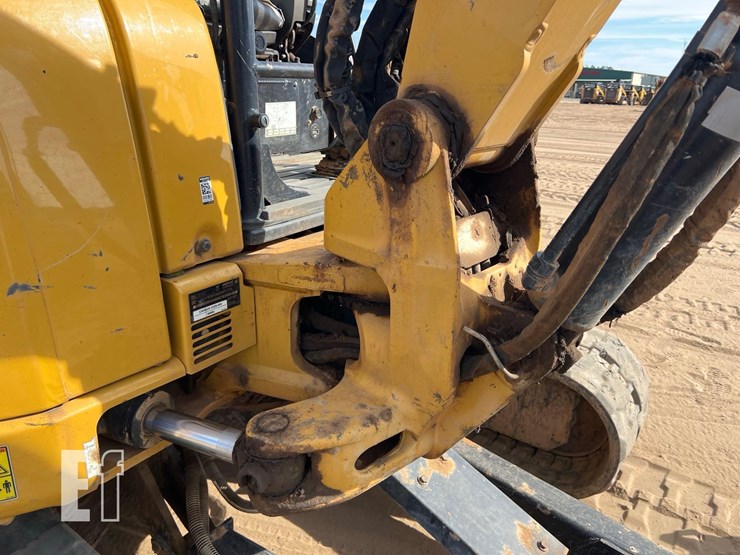 caterpillar-305e2-cr-image-24