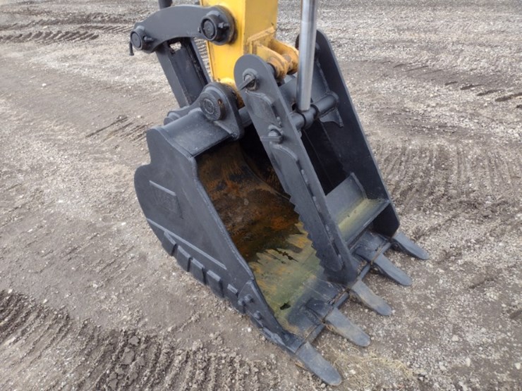 caterpillar-307.5-image-16