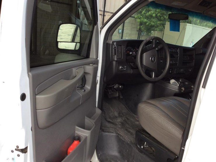 2013-chevrolet-express-3500-image-5