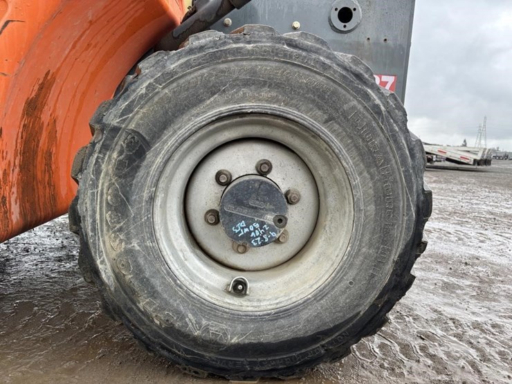 2013-jlg-g5-18a-image-19