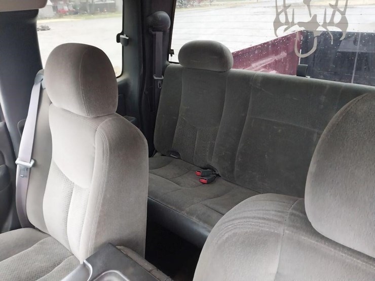 2005-chevrolet-silverado-2500-image-10