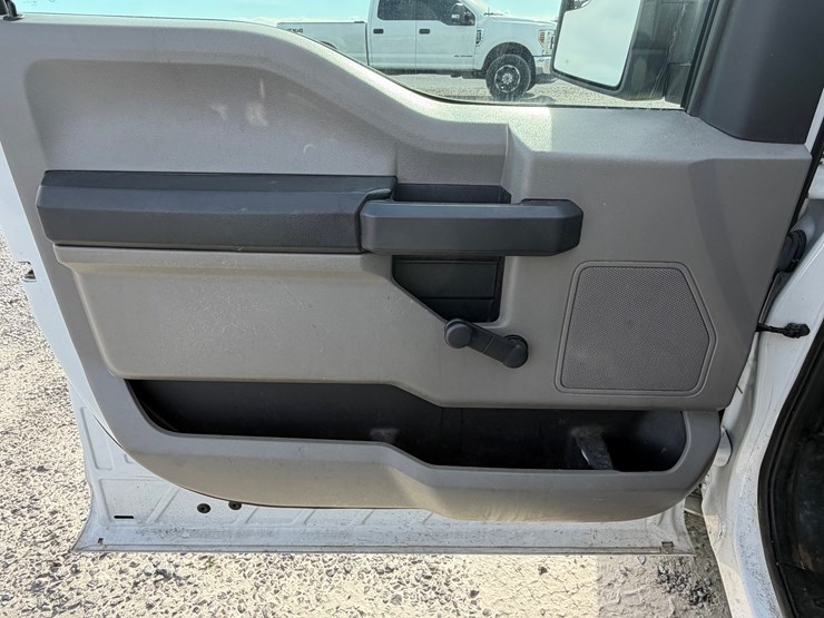 2019-ford-f150-xl-image-17