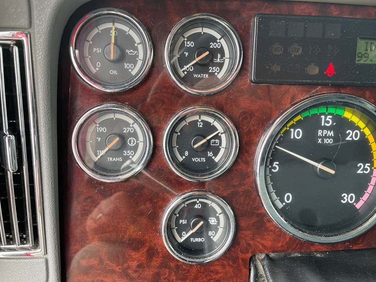 #1043-•-2009-freightliner-semi-(wi-title-in-delay)-image-37