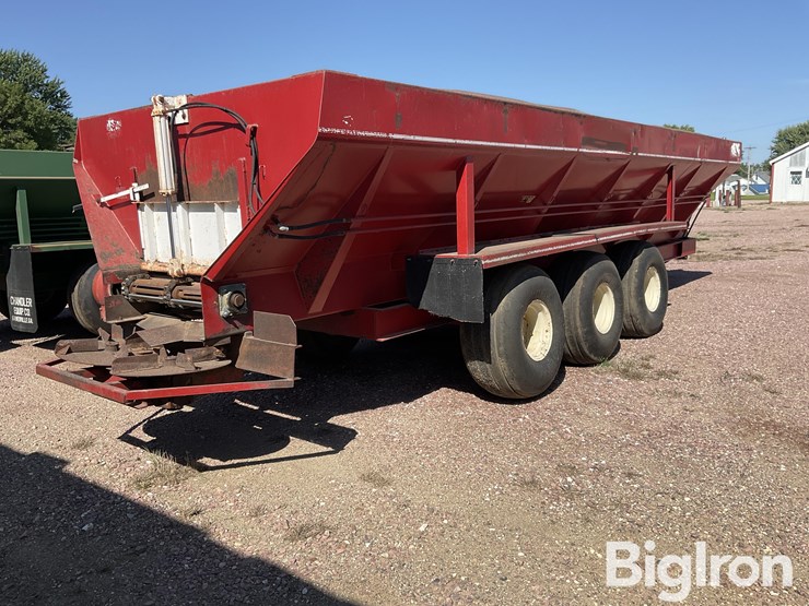 chandler-dry-litter-spreader-image-5