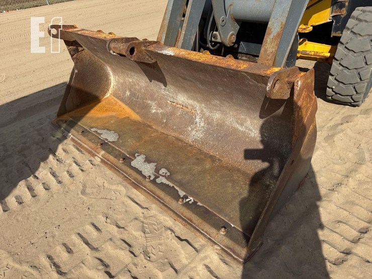 2010-deere-310j-image-16