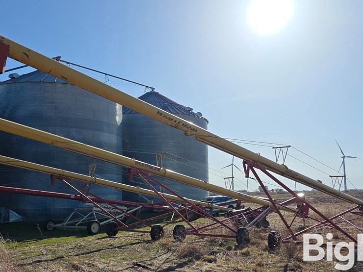 westfield-1060-auger-w/swing-hopper-image-5