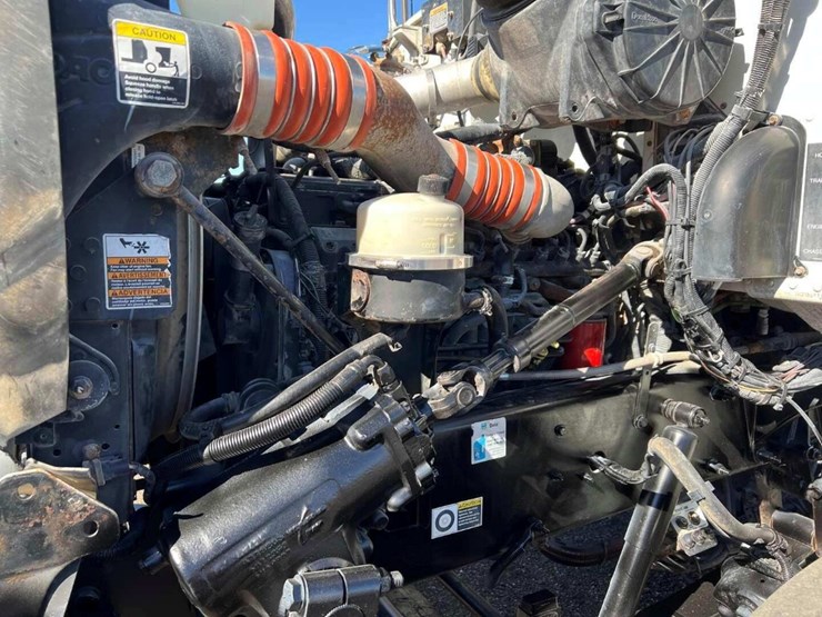 2009-peterbilt-340-image-10