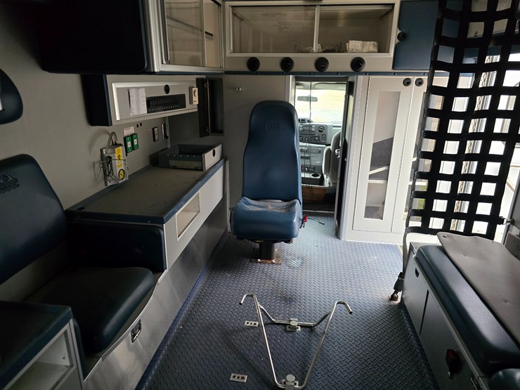 2010-ford-e450-image-50