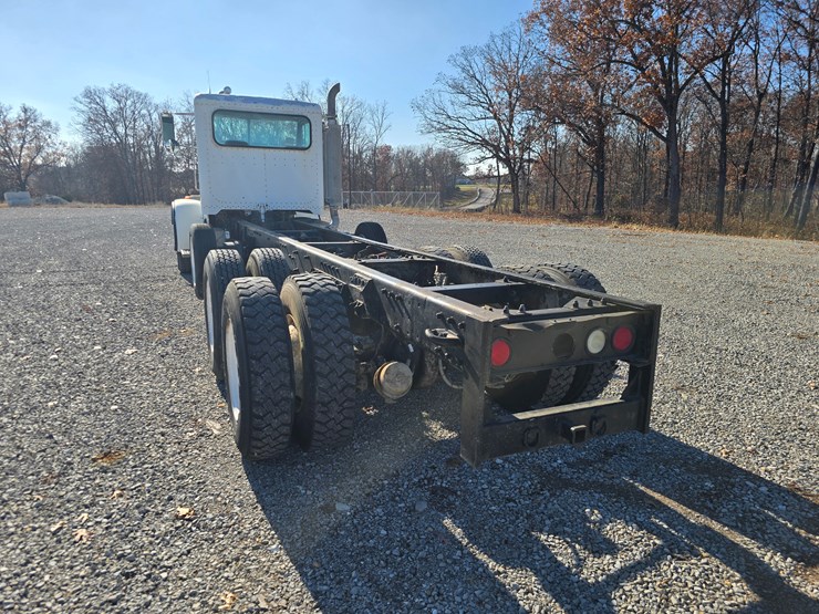 peterbilt-357-image-24
