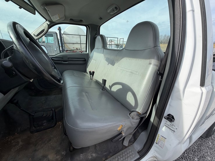 2006-ford-f250-xl-image-13