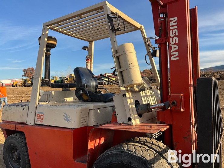 nissan-80-rough-terrain-forklift-image-10