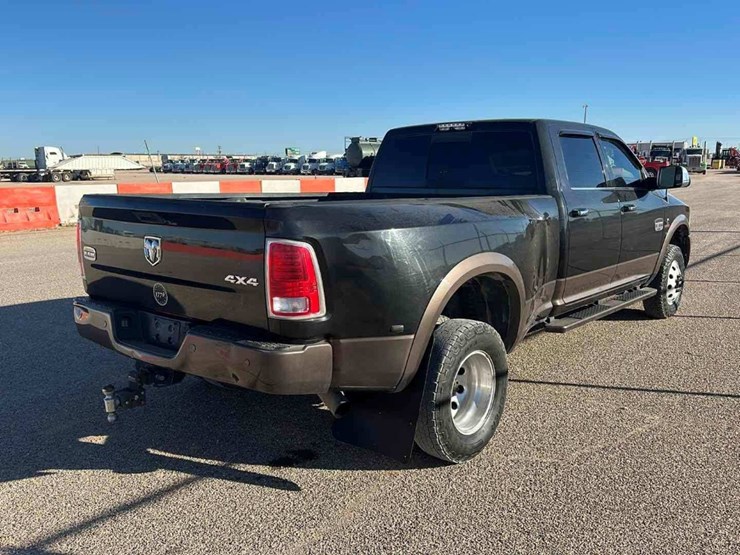2017-dodge-ram-3500-image-4