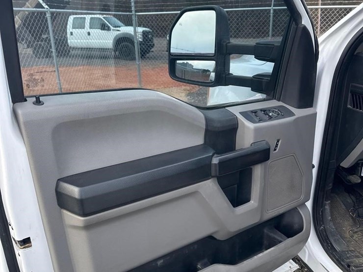 2017-ford-f350-xl-image-24