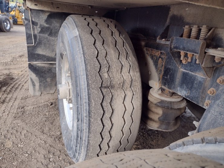 peterbilt-567-image-29