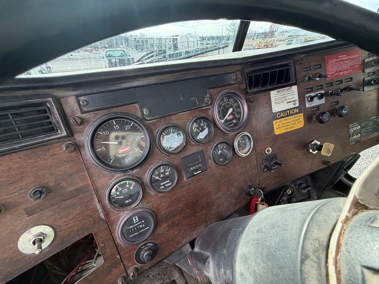 peterbilt-357-image-28