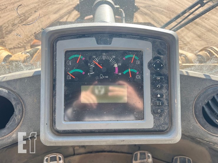 2014-caterpillar-966k-image-35