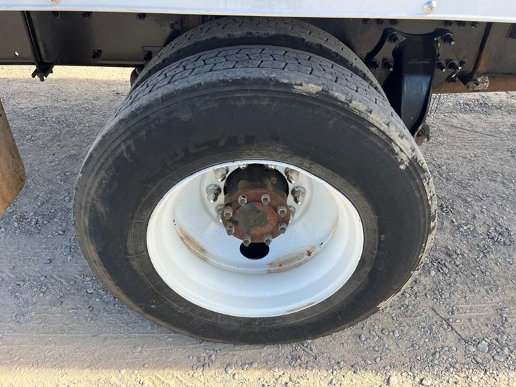 freightliner-m2-106-image-13