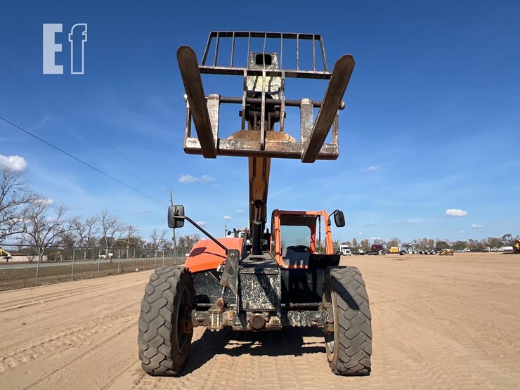 2018-jlg-742-image-7