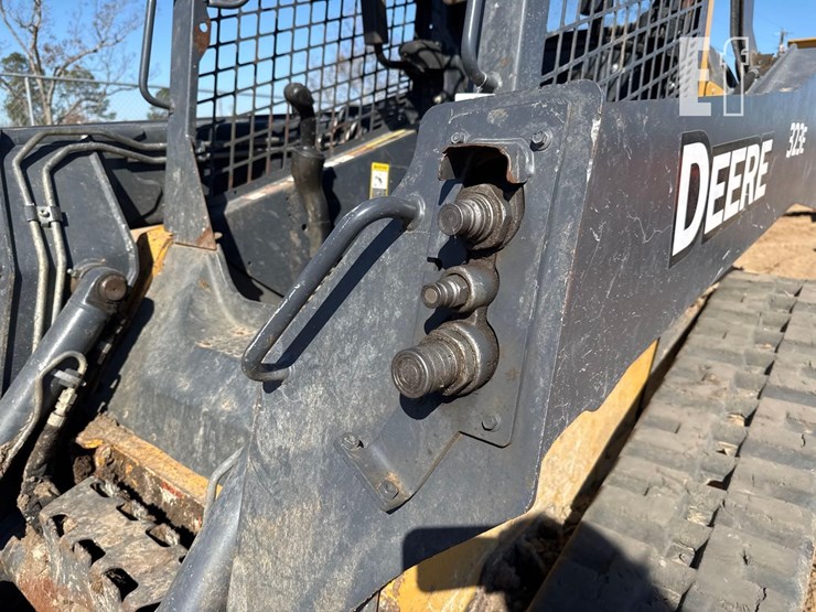 2017-deere-323e-image-19