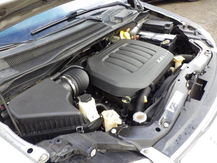 chrysler-town-&-country-image-11