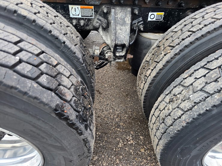 2017-peterbilt-579-image-103